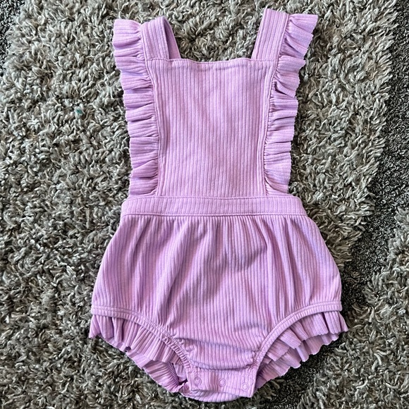 5/$7 💰 Cat & Jack Baby Girls Solid Ruffle Romper Purple - 12 months - Picture 2 of 10